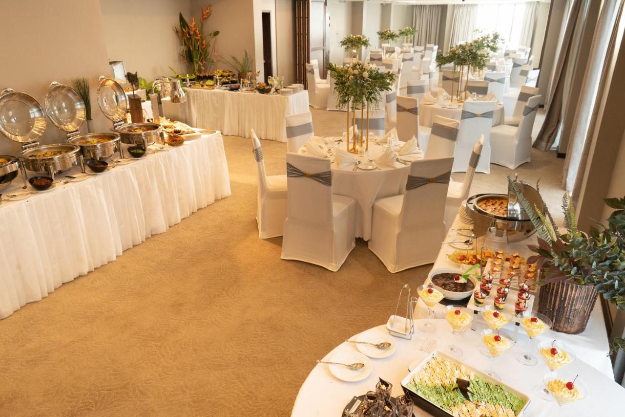 Maradha Colombo Hotel Buitenkant foto