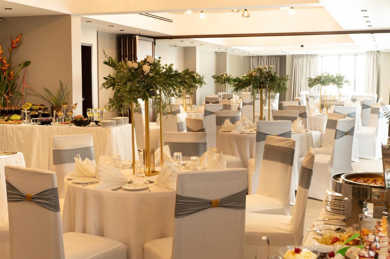Maradha Colombo Hotel Buitenkant foto